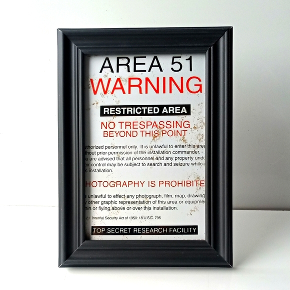 👽 Area 51 Ufo Alien Edgy Alternative Framed Photo Trendy Funny Aliens Sign Art - Picture 3 of 6